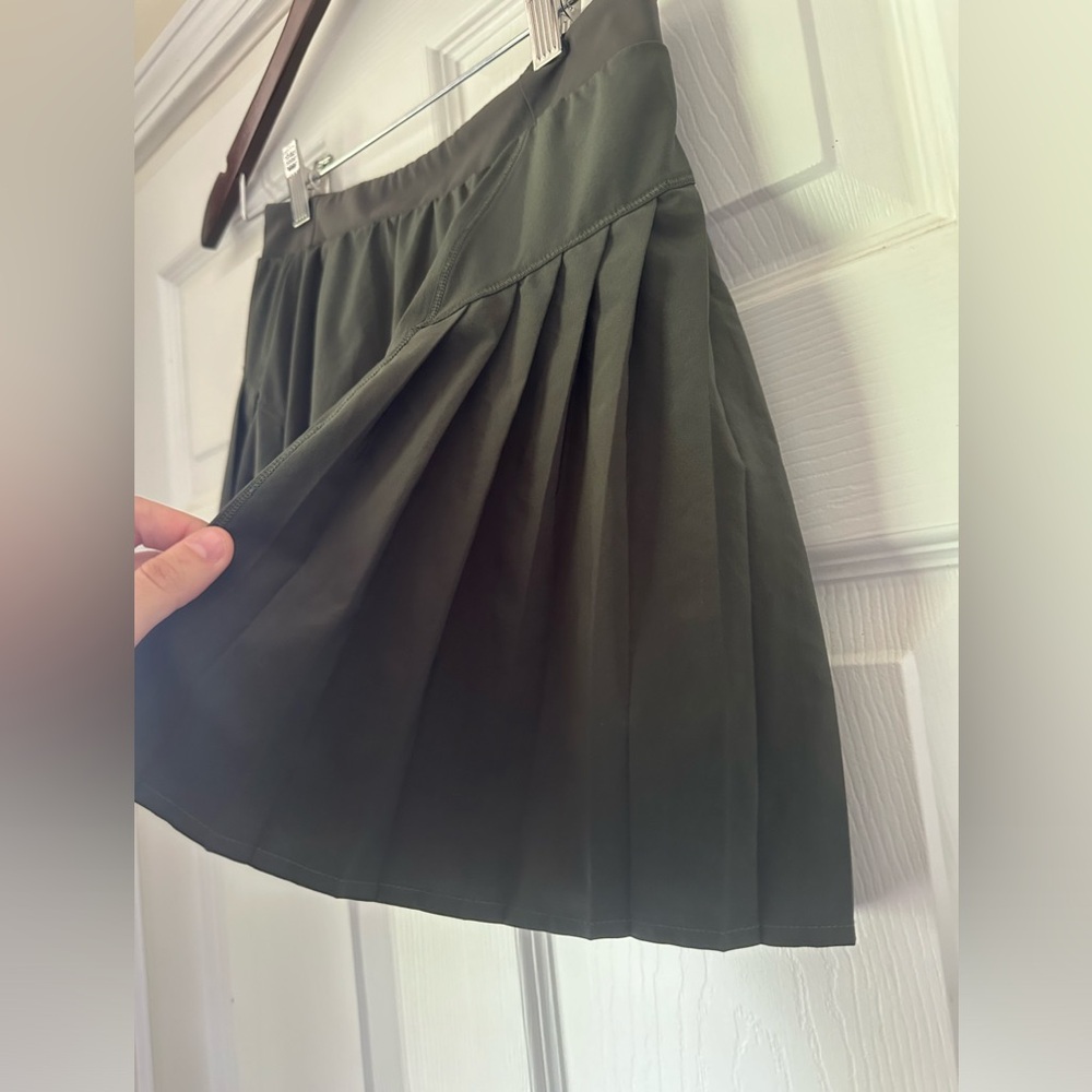 NWOT SPANX Get Moving Pleated Skort in Palm Green - Picture 4 of 6